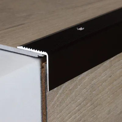 Produktbild von PROVISTON Treppenkante | 30 x 30 x 1000 mm | Treppenkantenprofil Treppenwinkel Winkelprofil Kombiwinkel Aluminium eloxiert Bronze Dunkel Gebohrt