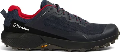 Der Revolute Active Shoe von Berghaus in Dunkelblau mit roten Akzenten; ideal für Herren-Wanderschuhe.