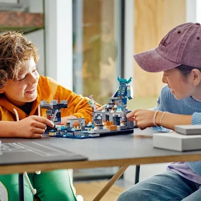 Immagine prodotto di LEGO 21246 - Minecraft La battaglia del buio profondo