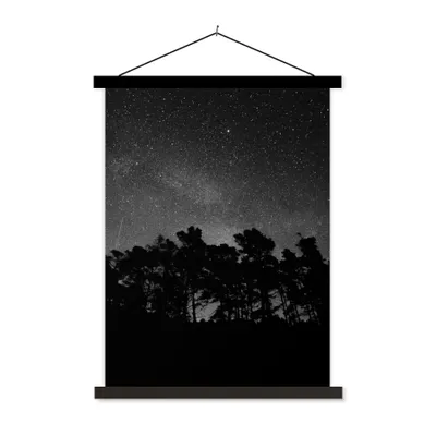 Produktbild von MuchoWow® Textilposter Sternenhimmel - Wald - Himmel - Schwarz - Bäume 60x80 cm mit schwarzem Rahmen - Plakathalter