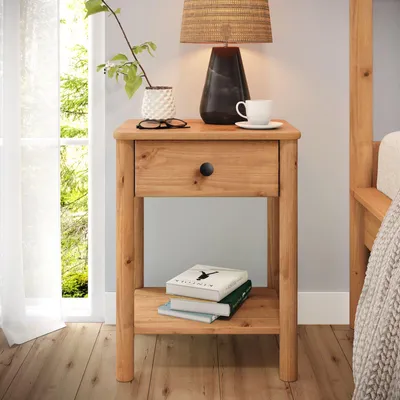 Produktbild von Nachttisch APOANA mit Schublade und Ablage Eiche farben - aus Kiefer Massivholz, Nachtschrank skandinavisch modern Landhausstil hell braun