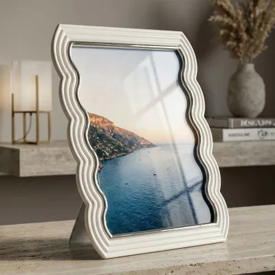Obrázok produktu pre Fotorámik z bielej živice 25,2x1,7x30,3 cm (vnútorný rozmer 20x25 cm)