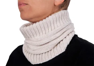 Imagen del producto de Bufanda de cachemira uni en color beige claro, ideal para los días fríos