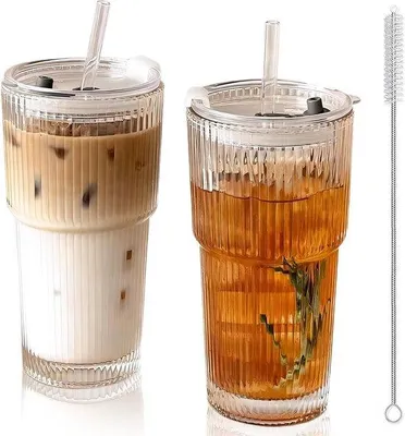Produktbild von Famanu Set von 2 Ribbelgläsern mit Deckel und Strohhalm - 600ml für Iced Coffee und Smoothies