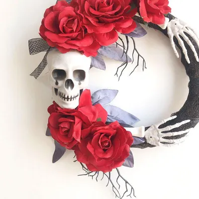 Produktbild von Halloween-Kranz mit Totenkopf und roter Rose, Halloween-Türkranz, roter Kranz für Veranda, Fenster, Innen- und Außenbereich