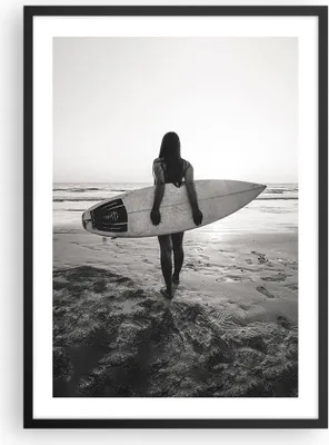 Produktbild von Gerahmtes Poster - Schwarzer Rahmen - Frau Strand Surfen - 50x70 cm - Wand Bild - Wanddeko - Wandbilder - Kunstposter - Wandposter - Bilderrahmen - Bilder - Kunstdruck - P2BPA50x70-5036