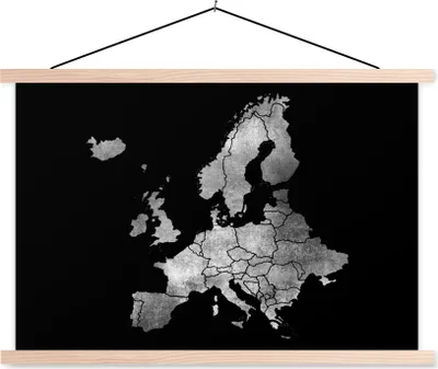Produktbild von MuchoWow® Textilposter Europakarte für einen schwarzen Hintergrund - schwarz und weiß 60x40 cm mit holzfarbenen Rahmen - Bilder