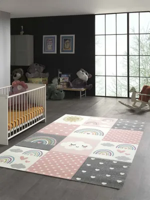 Zdjęcie produktu dla Dywanik dziecięcy w kropki, serduszka i chmurki, kolor różowy, kremowy i szary, wymiary – 140 x 200 cm
