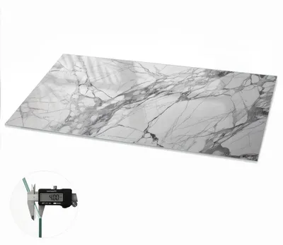 Produktbild von Glas Tischplatte 140x70 cm – Tischauflage aus gehärtetem Glas – Glasplatte für Esstisch – Küchentischplatte aus Glas – Tischschutz Glas modern – Dekorative Glasplatte – Pflegeleichte Glastischplatte – Sicherheitsglas Tischplatte – Marmor-Eleganz, KI-generiertes Bild