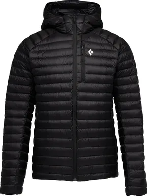 Schwarze Insulationsjacke "Men"s Approach Down Hoody" von Black Diamond mit Kapuze und Reißverschlusstasche.