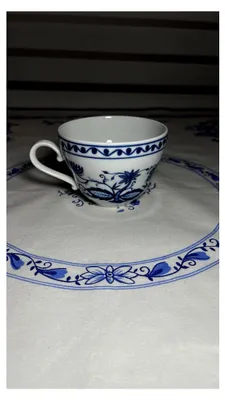 Produktbild von Kahla Zwiebelmuster Porzellan Kaffeetasse Teetasse 6,5 cm hoch 9 cm breit 0,22 L