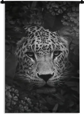 Produktbild von MuchoWow® Wandteppich Wandbehang Nahaufnahme eines Panthers mit Blumen im Dschungel - schwarz und weiß 60x90 cm Tapisserie Dekoration Wandtuch - Foto-Teppich - Abwaschbar