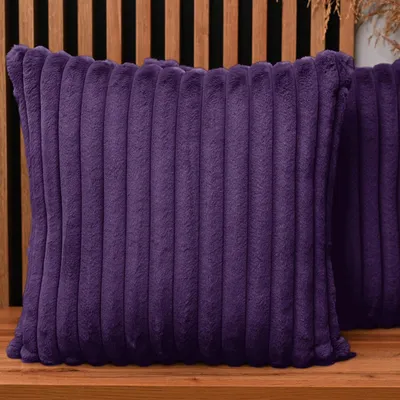 Produktbild von MG Design 2er Set Kissenbezüge 60 x 60 cm in Violett - mit Reißverschluss, langflorige Fell-Haptik, weich & Cosy, pflegeleicht