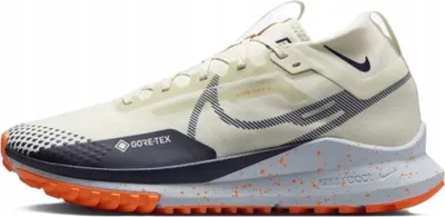 A side view of a single Nike Pegasus Trail 4 GORE-TEX V2 running shoe.