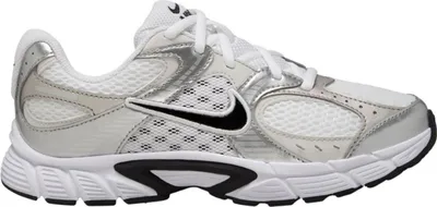 Produktbild von Nike V5 Runner Sneaker Weiß in Gr. 38