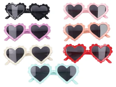 Immagine prodotto di Set di 7 occhiali da sole per bambini a forma di cuore, grazioso set per feste all'aperto, protezione UV per bambini e bambine