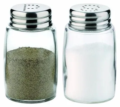 Produktbild von Unyqoos® Salz- und Pfefferstreuer-Set aus hochwertigem Glas mit silberfarbenen Akzenten – klassisch zeitloses Design für Küche & Esstisch