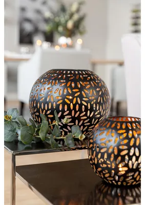 Immagine prodotto di Fink DARIA, lanterna, in ferro verniciato a polvere, superficie liscia, colore nero, lunghezza 24 cm, larghezza 24 cm, altezza 20 cm, profondità 24 cm, codice prodotto 146302