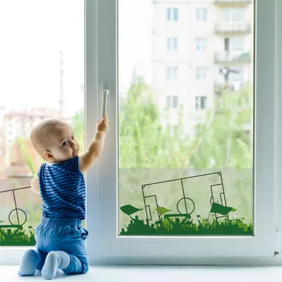 Produktbild von Fensterbordüre mit Motiv – Selbstklebende Fensterfolie als Milchglas-Sichtschutz YX014-10 Fußball 120x30cm
