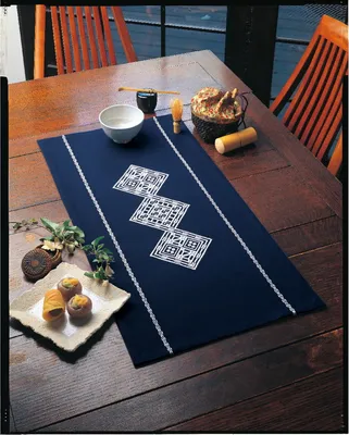 Produktbild von Olympus Kogin Stickpackung "Tischläufer Navy", Zählmuster, 38x74cm, Original aus Japan