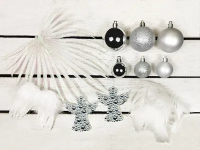 Immagine prodotto di Set di decorazioni natalizie 136 pezzi in scatola ALI DI ANGELO per albero di Natale 240-270 cm