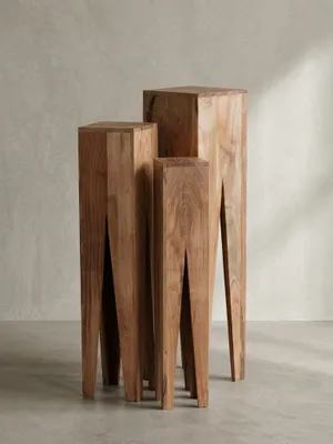 Produktbild von Beistelltisch-Set mit 3 Giraffenbeinen: Massivholz, rustikales Ambiente, handgefertigt. Beige, 25x25x100 cm | Kadima Design