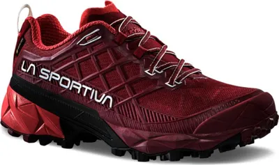 Roter La Sportiva Akyra II Woman Gtx Schuh mit schwarzer Sohle und weißem Logo an der Seite