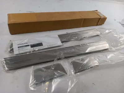Obrázok produktu pre Sada prahových lišt NISSAN, originálna, kód: KE9674E505
