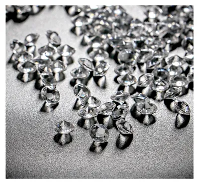 Produktbild von Stück Deko-Diamanten 6 mm farblos, transparente Kristall-Dekosteine für Tischdekoration
