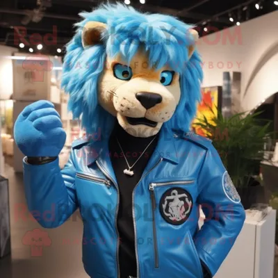 Produktbild von Himmelblauer REDBROKOLY Löwe Maskottchen Kostüm charakter bekleidet mit einer Lederjacke und Halsketten