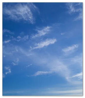Produktbild von Wallario Herdabdeckplatte aus Glas, Größe 52 x 60 cm 1-teilig, Motiv Blauer Himmel mit vereinzelten Wolken