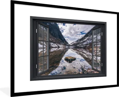 Produktbild von MuchoWow® Gerahmtes Poster Aussicht - Berge - Wasser 90x60 cm - Poster mit Schwarzem Bilderrahmen Wandposter Rahmen Foto Bilder - Wanddekoration - Fotos