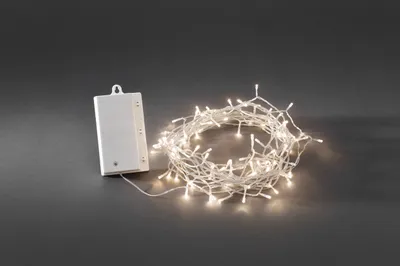 Produktbild von Konstsmide - LED Lichterkette, mit an/aus Schalter Lichtsensor und 6h und 9h Timer, 240 warm weiße Dioden, batteriebetrieben, Außen (IP44), transparentes Kabel 4 x D 1.5V (exkl.); 3730-103