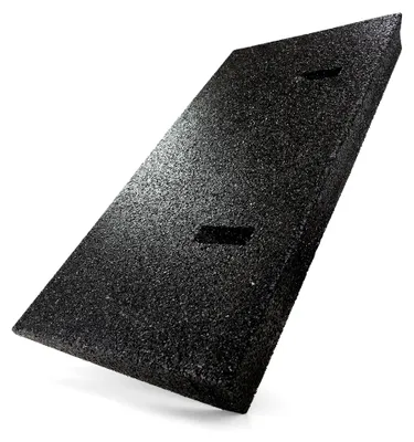 Produktbild von Bordsteinrampe 500x250x45 aus Gummigranulat