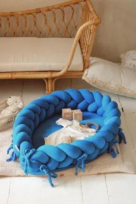 Produktbild von Babynest 2-in-1 & Bettschlange Königsblau – Velours, handgeflochten, | Letino