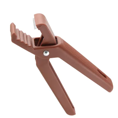 Immagine prodotto di Taglia castagne Fackelmann, pinza per tagliare e sbucciare le castagne, plastica alimentare con lame in acciaio inossidabile, dimensioni 17,5 x 2,5 cm