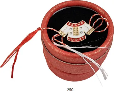 Produktbild von Martisor Märzchen Charm Anhänger als traditionelle Bluse aus Metall 2 in Box 250