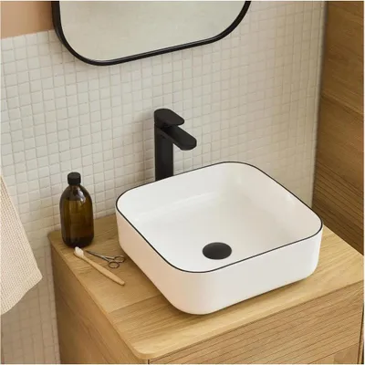 Produktbild von ALIX 37 cm quadratisches Aufsatzwaschbecken aus weißer Keramik mit schwarzem Rand