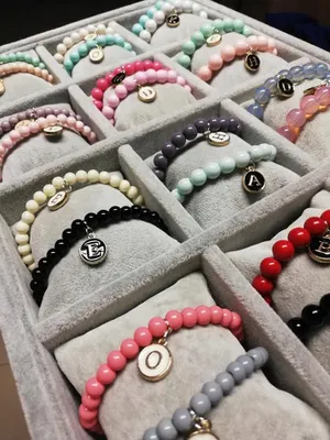 Image de Bracelet Avec Des Lettres Dans De Nombreuses Couleurs