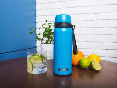 Produktbild von Trinkflasche Thermoflasche Noveen 700 ml Edelstahl TB612 Blaue Matte