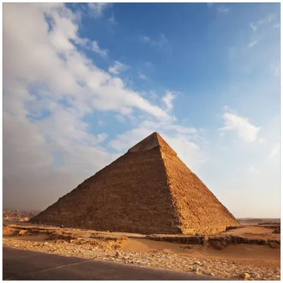 Produktbild von Wallario Premium Glasbild, freischwebende Optik, kräftige Farben, Größe 50 x 50 cm Motiv Alte Pyramide in Ägypten