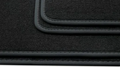 Produktbild von Premium Fußmatten passend für BMW 4er Coupé G22 / Cabrio G23 ab Bj. 2020-, Naht:Schwarz