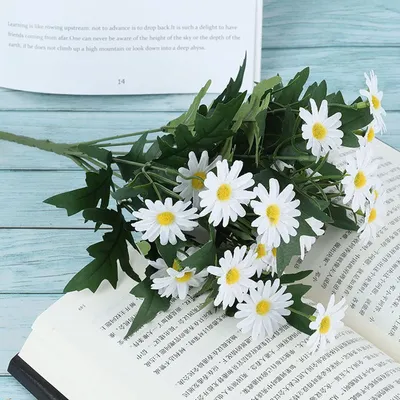Produktbild von Künstliche Blumen für den Außenbereich – 48 weiße Gänseblümchen, kunstblumen gefälscht, aber fühlt sich echt an, perfekte Dekoration für Zuhause, Tisch, Veranda, Fenster, Küche im Vasenkorb