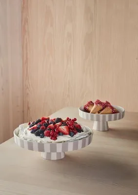Produktbild von Toppu Tray – Stilvolle Etagere aus Steingut, 20 x 9 cm in Clay