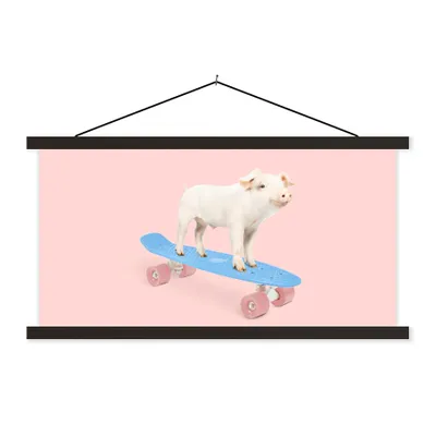 Produktbild von MuchoWow® Textilposter Schwein - Rosa - Skateboard - Blau - Tiere 120x60 cm mit schwarzem Rahmen - Dekoration Schlafzimmer