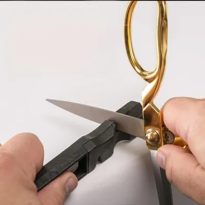Produktbild von Küchenmesserschärfer, 4-in-1-Kreativwerkzeug, tragbarer Taschenmesserschärfer, effizientes Werkzeug, geeignet für Äxte und Hacken.