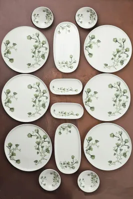 Produktbild von Hermia Concept, Hochwertiges Frühstücksset (14 Teile), 100% Porzellan, 6 Teller (24 cm), 2 Platten (22 cm), 2 Platten, 4 Schalen (10 x 10 cm) | Spülmaschinen- und mikrowellenfest | Ideal für stilvolle Frühstücke.
