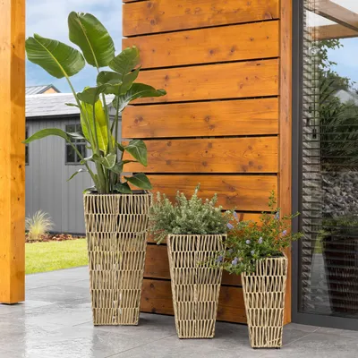 Produktbild von di volio Pflanzkübel Set TASULO 3 hohe quadratische Polyrattan Töpfe Beige
