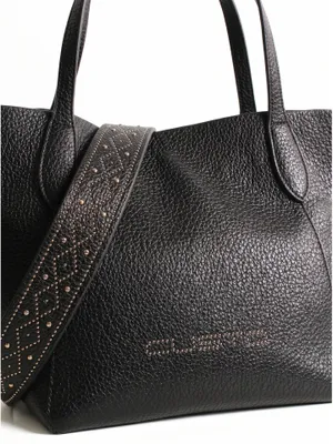 Produktbild von Handtasche für Damen, Marke Cielò, aus schwarzem Leder, mit abnehmbarer Schulterriemen und Nieten