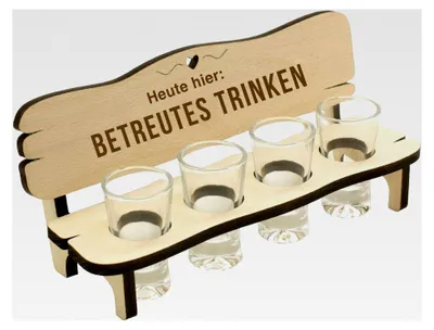 Produktbild von Schnapsbank mit Gravur „Betreutes Trinken“ | Holz-Schnapslatte mit 4 Gläsern | Originelles Geschenk für Männer und Frauen